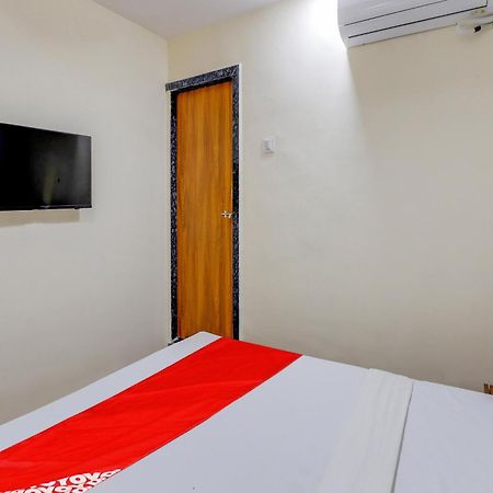 Hotel O Lotus Сурат Екстериор снимка