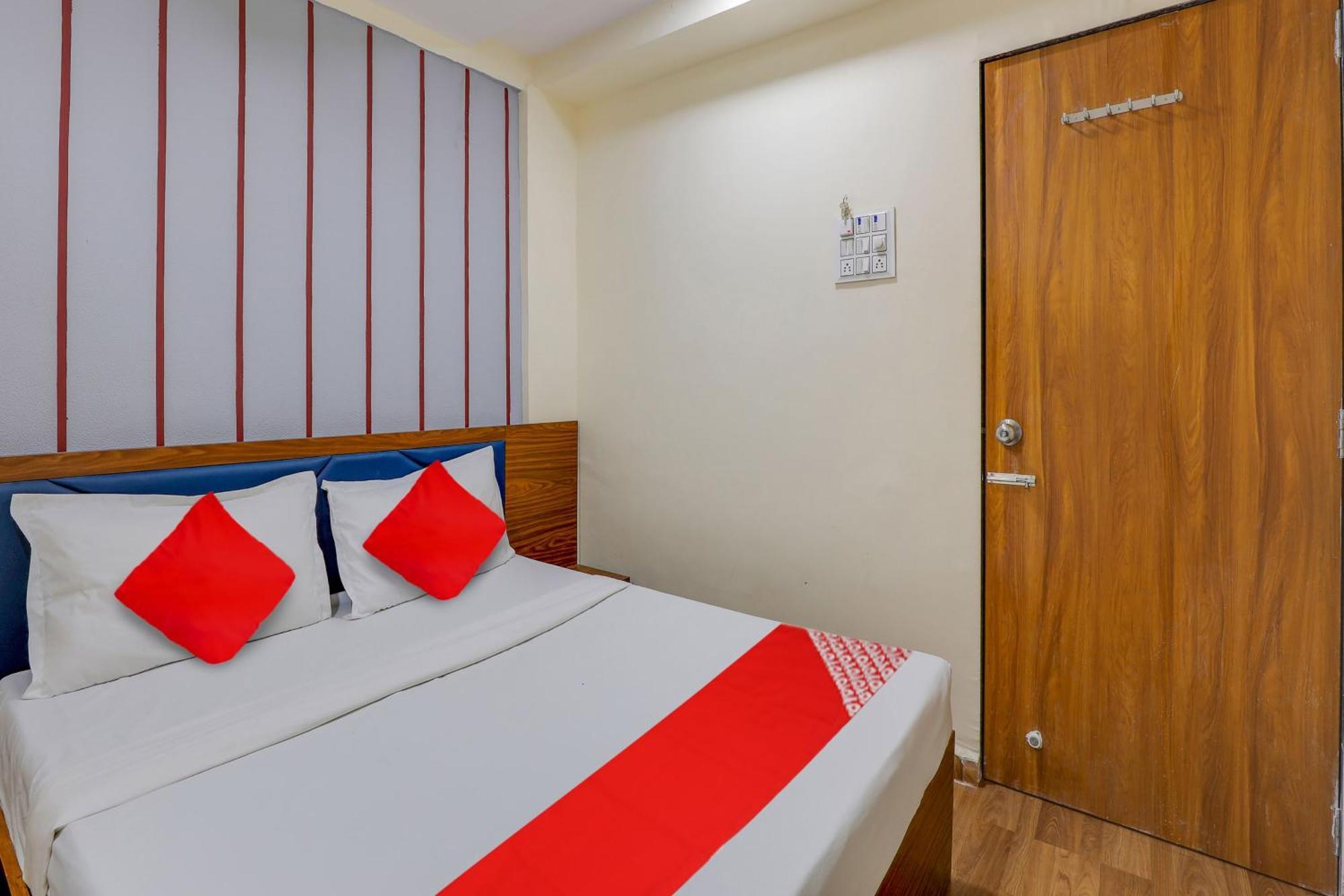 Hotel O Lotus Сурат Екстериор снимка