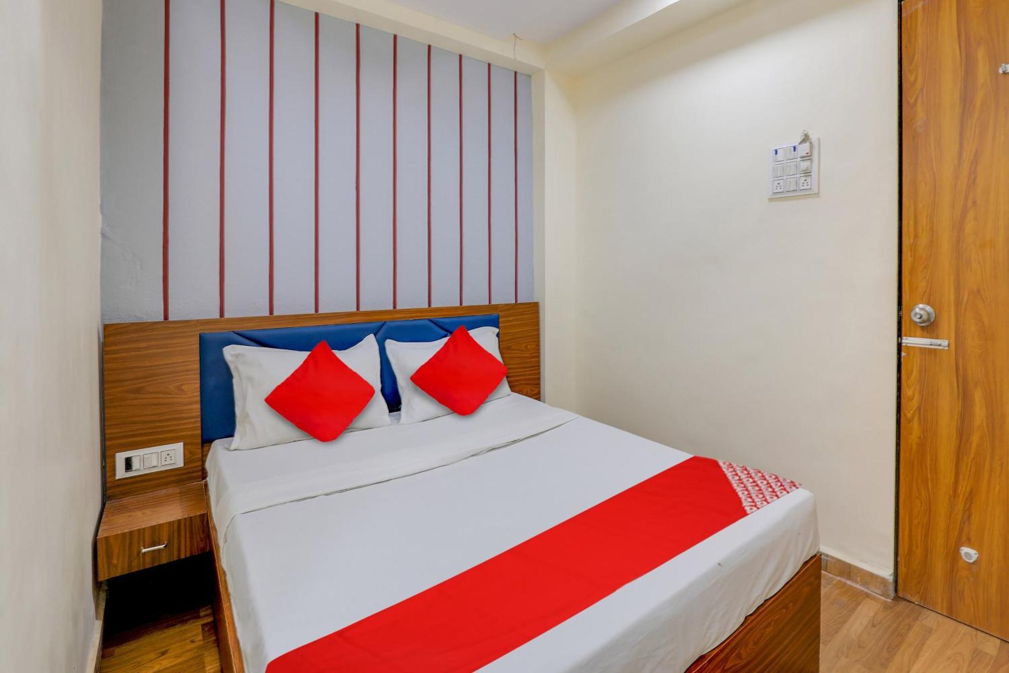 Hotel O Lotus Сурат Екстериор снимка