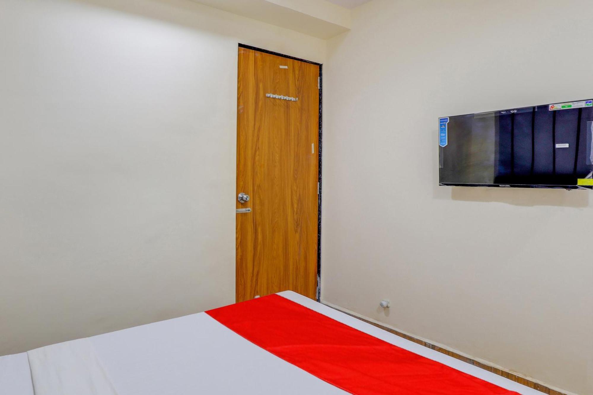 Hotel O Lotus Сурат Екстериор снимка