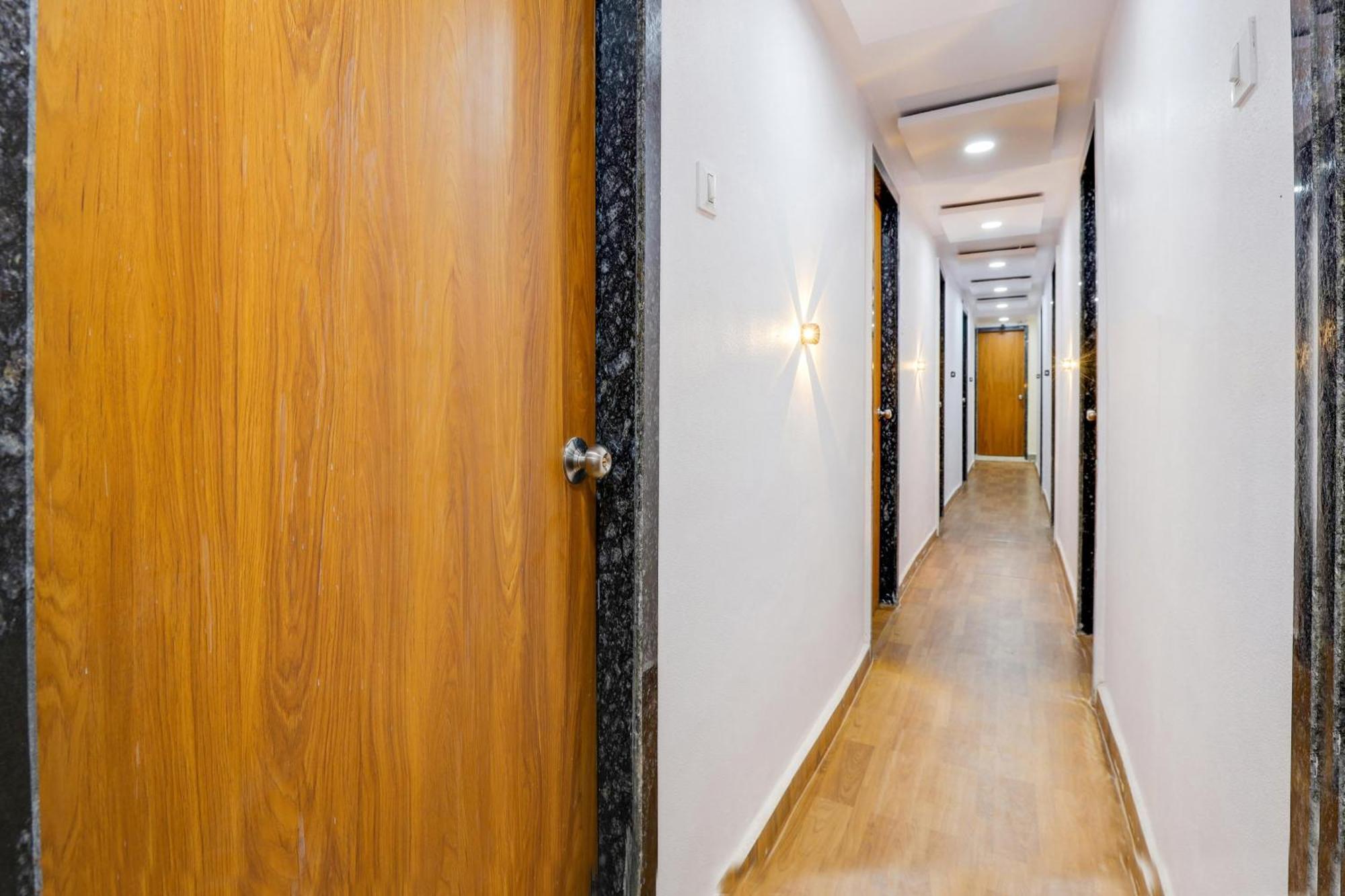 Hotel O Lotus Сурат Екстериор снимка