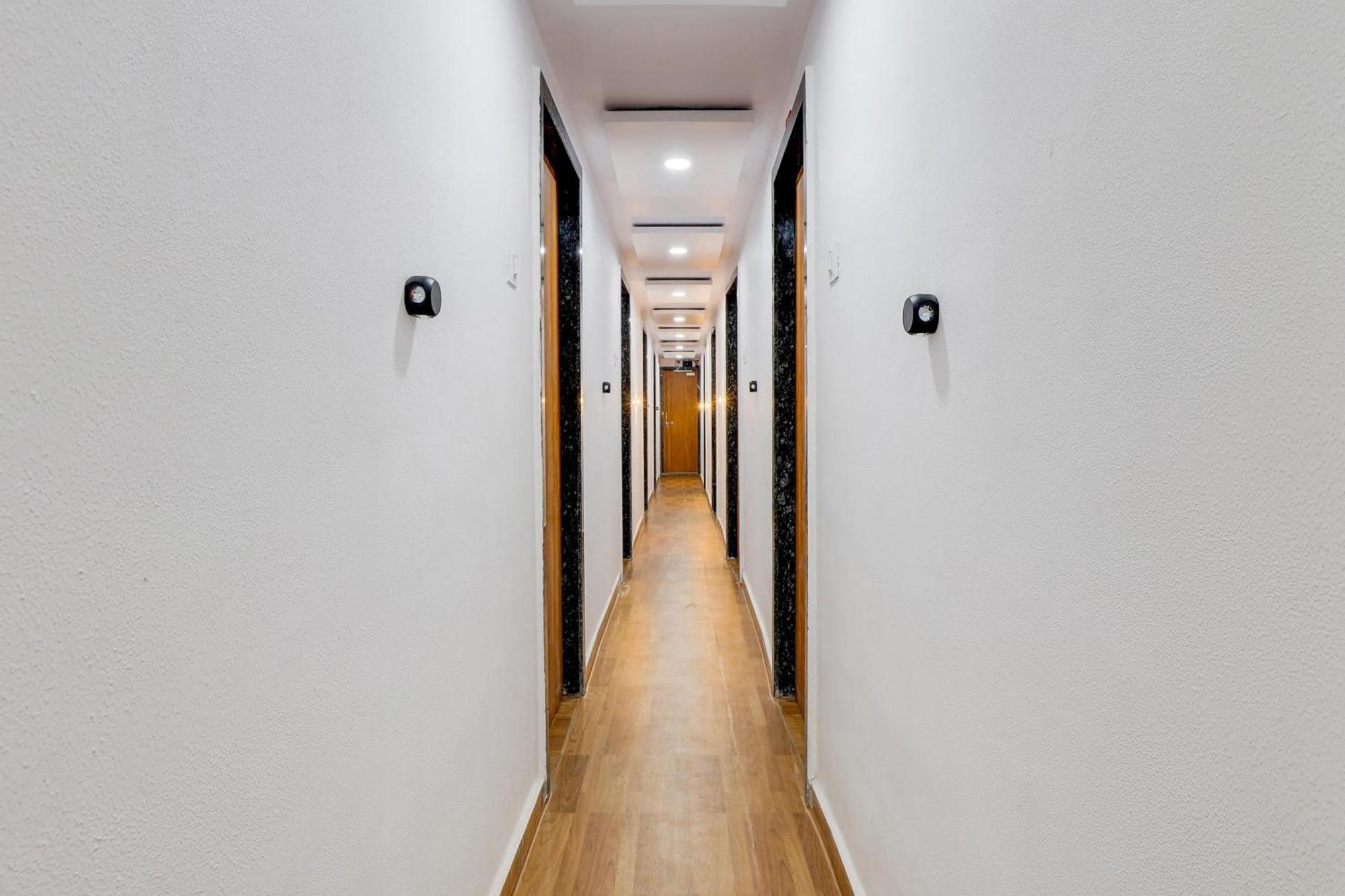 Hotel O Lotus Сурат Екстериор снимка